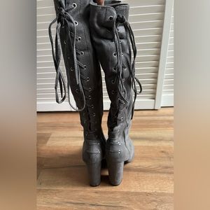 Woman’s Charlotte Russe Light Grey Knee High Boot Size 8 Zipper & Lace Up Back